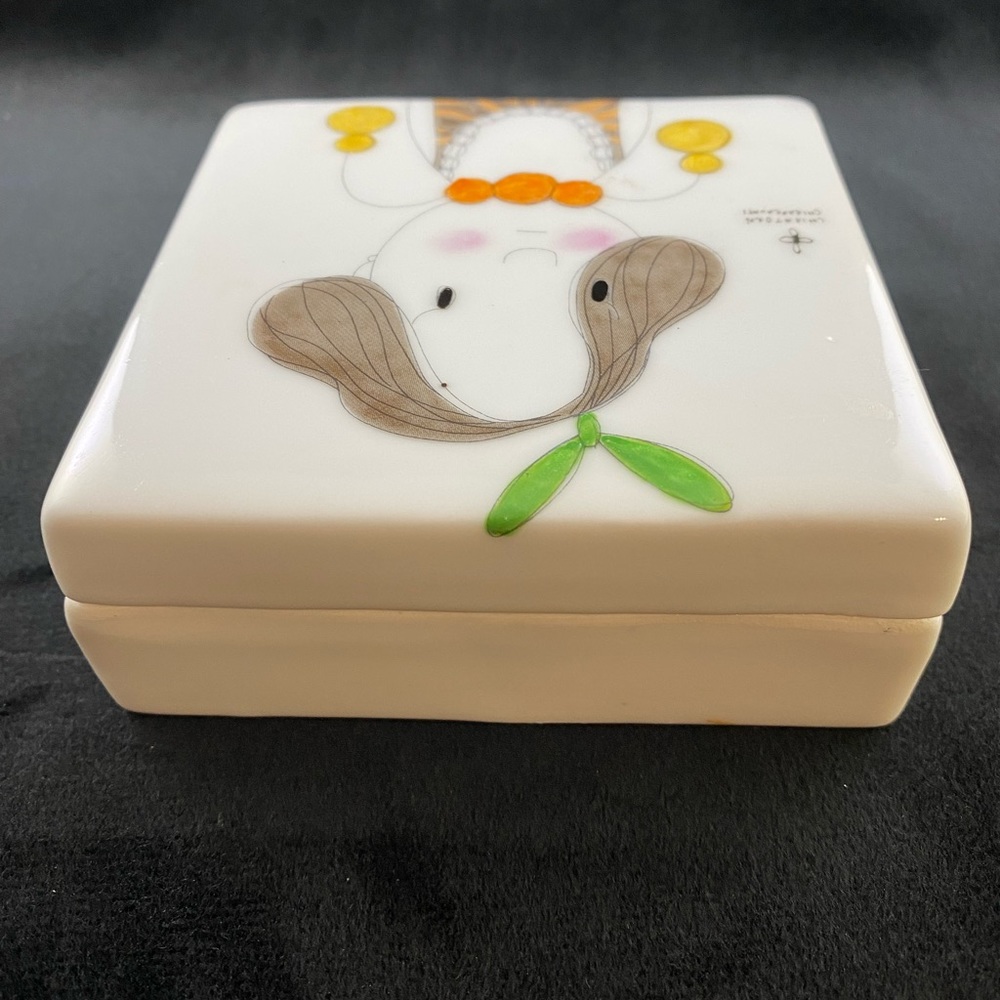 Adorable M L Chiratorn Chirapravati ceramic box - Picture 6 of 8